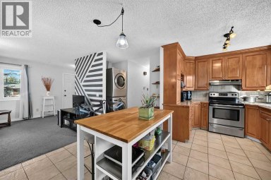 10647 Shillington Crescent SW Calgary Alberta photo 10