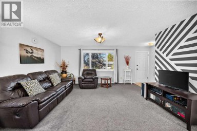 10647 Shillington Crescent SW Calgary Alberta photo 18