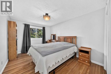 10647 Shillington Crescent SW Calgary Alberta photo 19