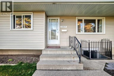 10647 Shillington Crescent SW Calgary Alberta photo 2