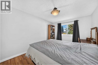 10647 Shillington Crescent SW Calgary Alberta photo 20
