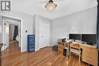 10647 Shillington Crescent SW Calgary Alberta photo 23
