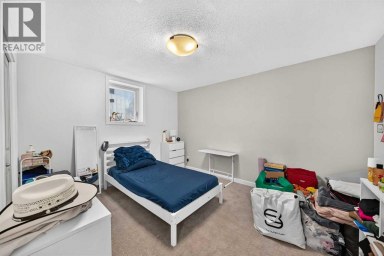 10647 Shillington Crescent SW Calgary Alberta photo 35