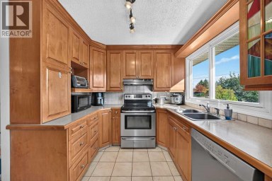 10647 Shillington Crescent SW Calgary Alberta photo 4