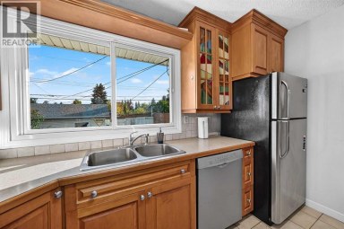 10647 Shillington Crescent SW Calgary Alberta photo 6