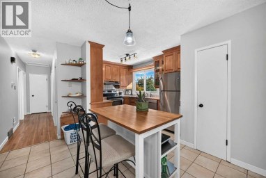 10647 Shillington Crescent SW Calgary Alberta photo 9