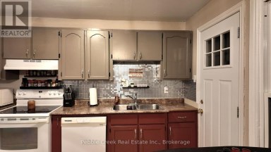 30 - 30 ST CHARLES PLACE Huron East (Vanastra) Ontario photo 3