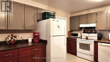 30 - 30 ST CHARLES PLACE Huron East (Vanastra) Ontario photo 4