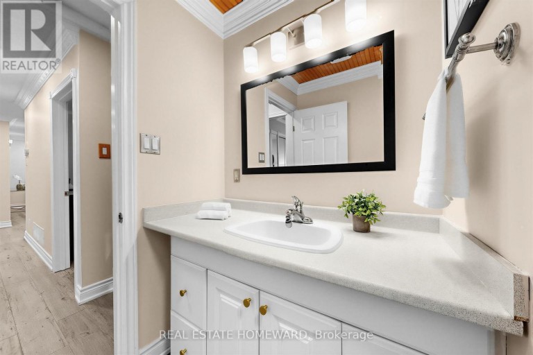 621 BYRON STREET S, Whitby (Downtown Whitby), Ontario, L1N4R6
