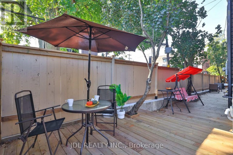 5 SORAUREN AVENUE, Toronto (Roncesvalles), Ontario, M6R2C6