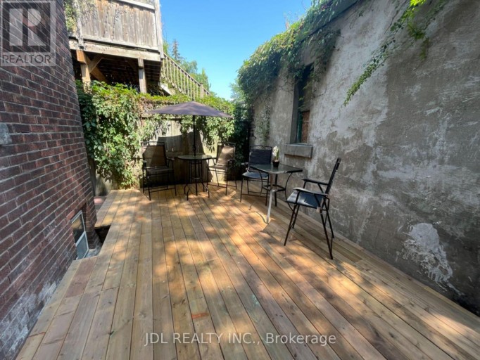 5 SORAUREN AVENUE, Toronto (Roncesvalles), Ontario, M6R2C6