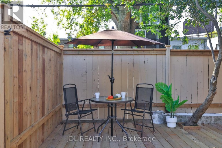 5 SORAUREN AVENUE, Toronto (Roncesvalles), Ontario, M6R2C6