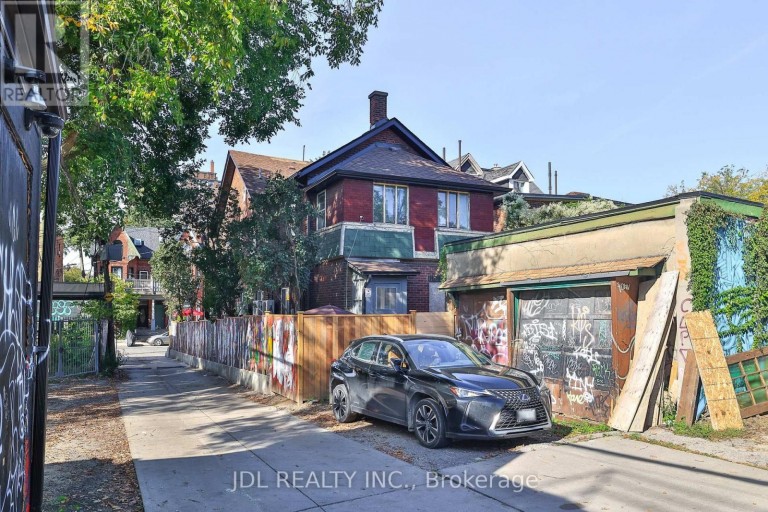 5 SORAUREN AVENUE, Toronto (Roncesvalles), Ontario, M6R2C6