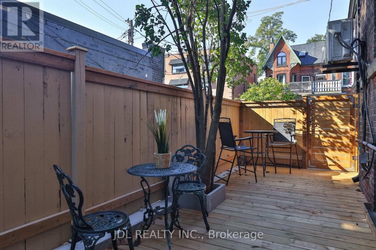 5 SORAUREN AVENUE, Toronto (Roncesvalles), Ontario, M6R2C6