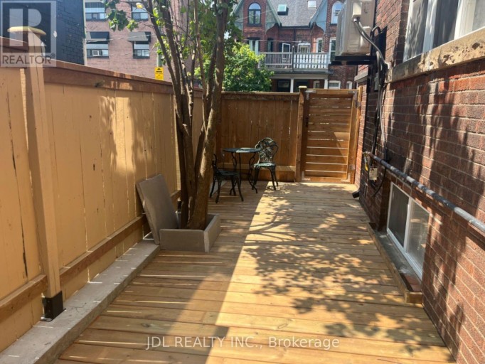 5 SORAUREN AVENUE, Toronto (Roncesvalles), Ontario, M6R2C6