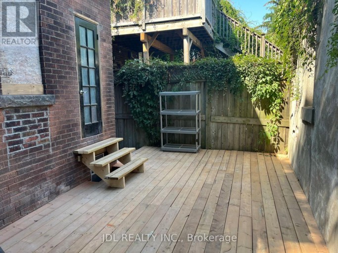 5 SORAUREN AVENUE, Toronto (Roncesvalles), Ontario, M6R2C6