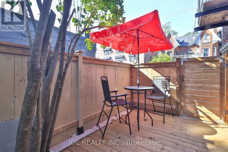 5 SORAUREN AVENUE, Toronto (Roncesvalles), Ontario, M6R2C6