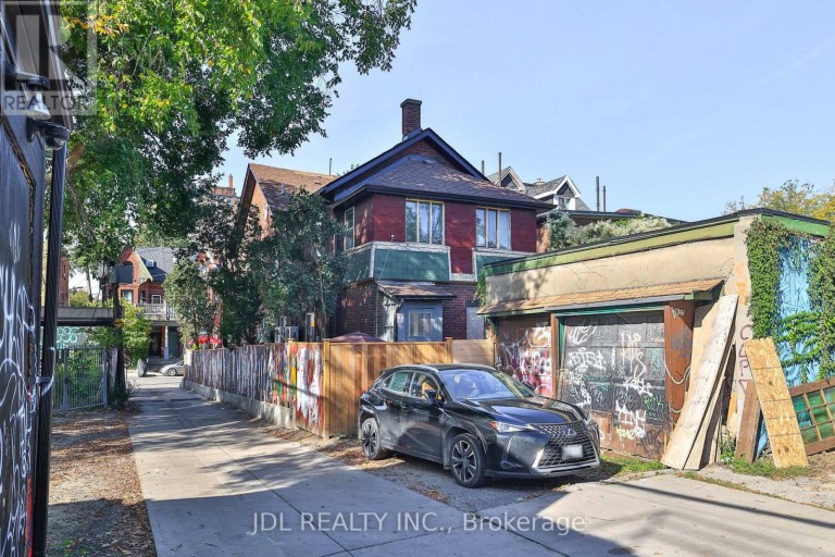 5 SORAUREN AVENUE, Toronto (Roncesvalles), Ontario, M6R2C6