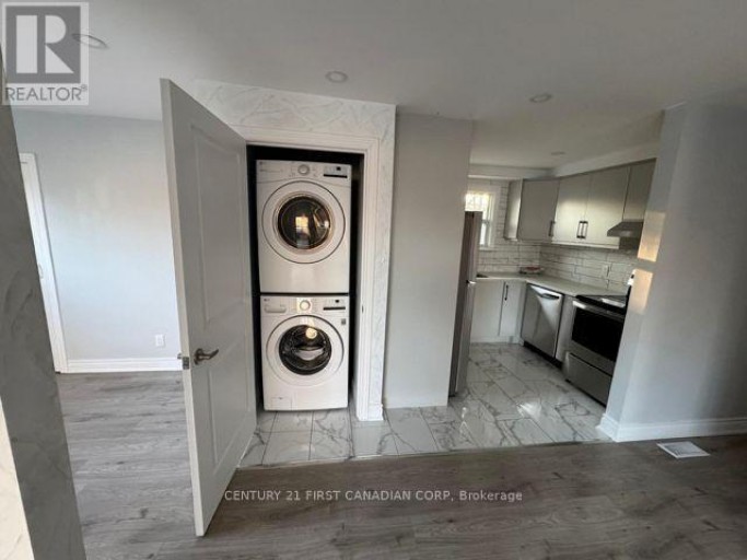 UPPER LEVEL - 31 THORNCREST CRESCENT, London South (South D), Ontario, N6J1K4