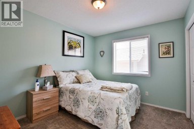 139 Heritage Circle W Lethbridge Alberta photo 10