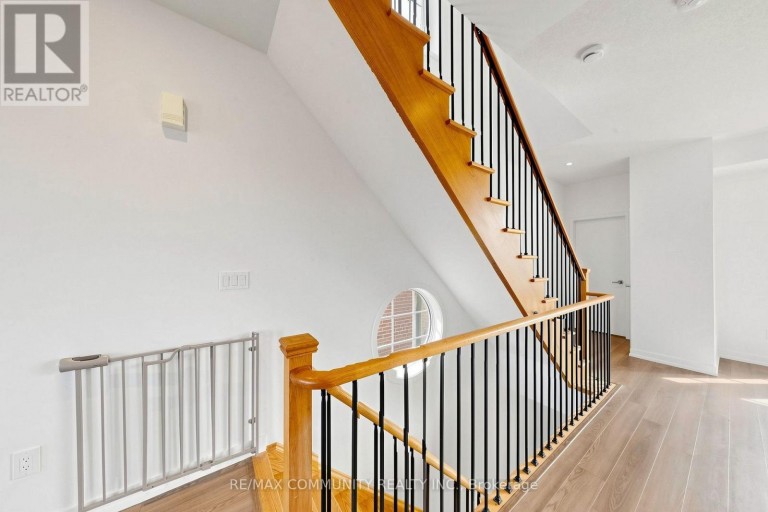 221 HARDING PARK STREET, Newmarket (Glenway Estates), Ontario, L3Y0E3