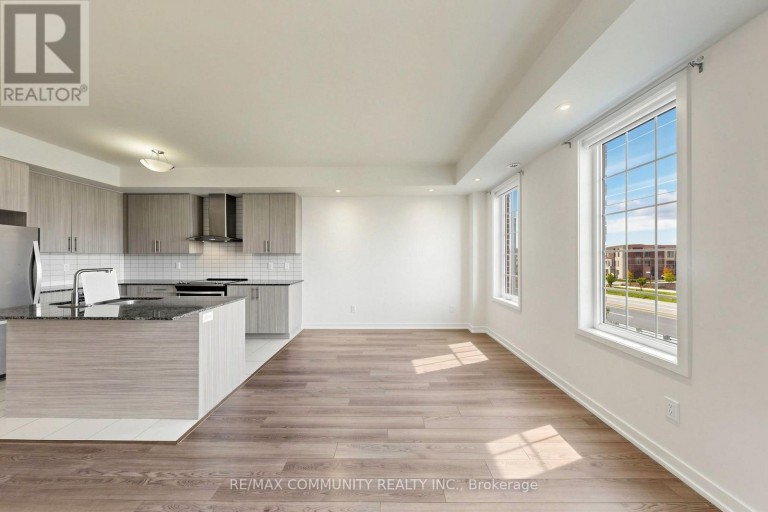 221 HARDING PARK STREET, Newmarket (Glenway Estates), Ontario, L3Y0E3