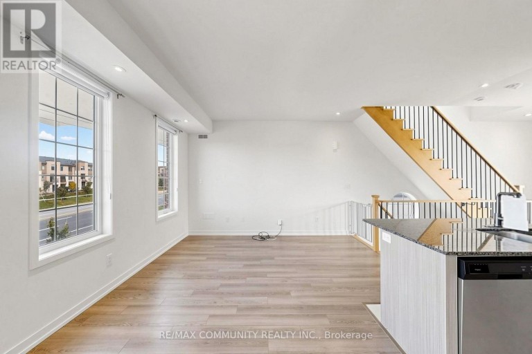 221 HARDING PARK STREET, Newmarket (Glenway Estates), Ontario, L3Y0E3