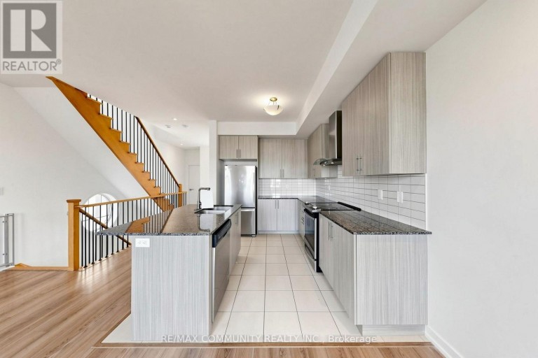 221 HARDING PARK STREET, Newmarket (Glenway Estates), Ontario, L3Y0E3