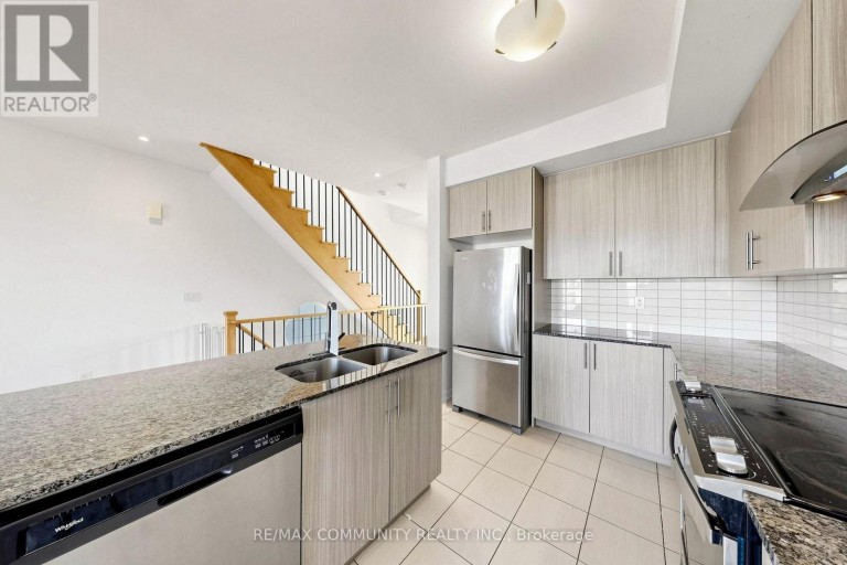221 HARDING PARK STREET, Newmarket (Glenway Estates), Ontario, L3Y0E3
