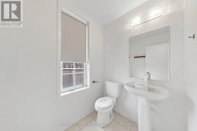 221 HARDING PARK STREET, Newmarket (Glenway Estates), Ontario, L3Y0E3