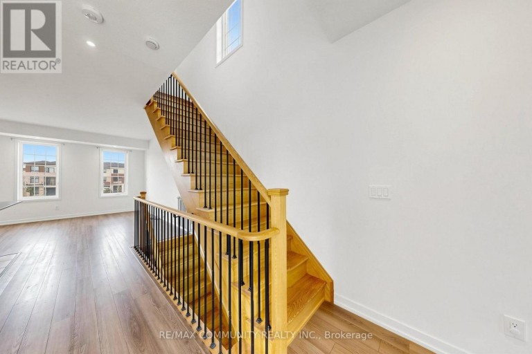 221 HARDING PARK STREET, Newmarket (Glenway Estates), Ontario, L3Y0E3