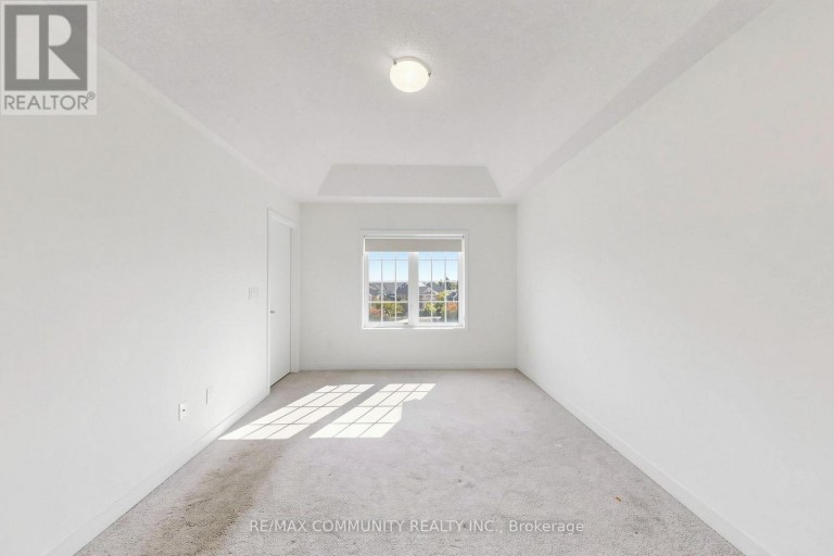 221 HARDING PARK STREET, Newmarket (Glenway Estates), Ontario, L3Y0E3