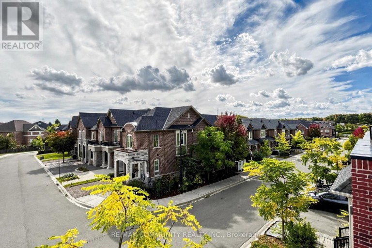 221 HARDING PARK STREET, Newmarket (Glenway Estates), Ontario, L3Y0E3