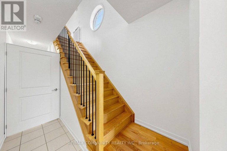 221 HARDING PARK STREET, Newmarket (Glenway Estates), Ontario, L3Y0E3