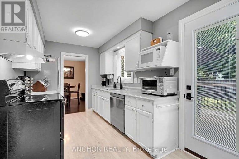 684 GRIFFITH STREET, London South (South K), Ontario, N6K2W4