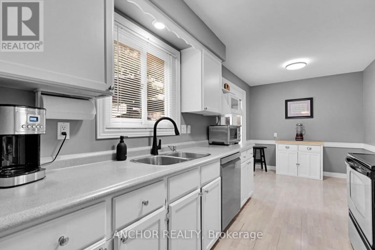 684 GRIFFITH STREET, London South (South K), Ontario, N6K2W4