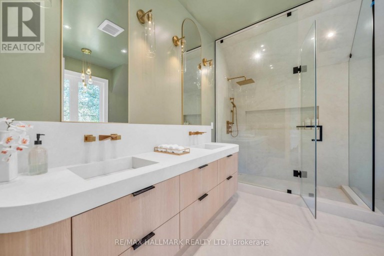 27 COLLINSON BOULEVARD, Toronto (Clanton Park), Ontario, M3H3C1