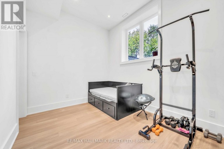 27 COLLINSON BOULEVARD, Toronto (Clanton Park), Ontario, M3H3C1
