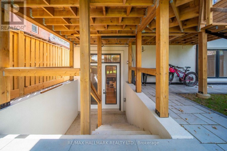 27 COLLINSON BOULEVARD, Toronto (Clanton Park), Ontario, M3H3C1