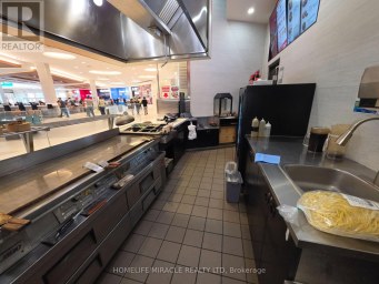 17600 YONGE STREET Newmarket (Woodland Hill) Ontario photo 9