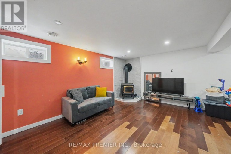 249 BRITANNIA AVENUE, Bradford West Gwillimbury (Bradford), Ontario, L3Z1A6
