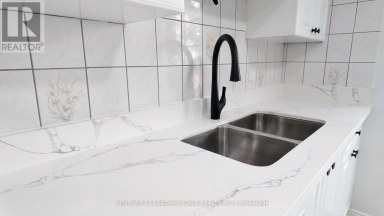 199 - 1055 DUNDAS STREET E Mississauga (Applewood) Ontario photo 9