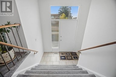 47 ASHFORD COURT Brampton (Brampton North) Ontario photo 2