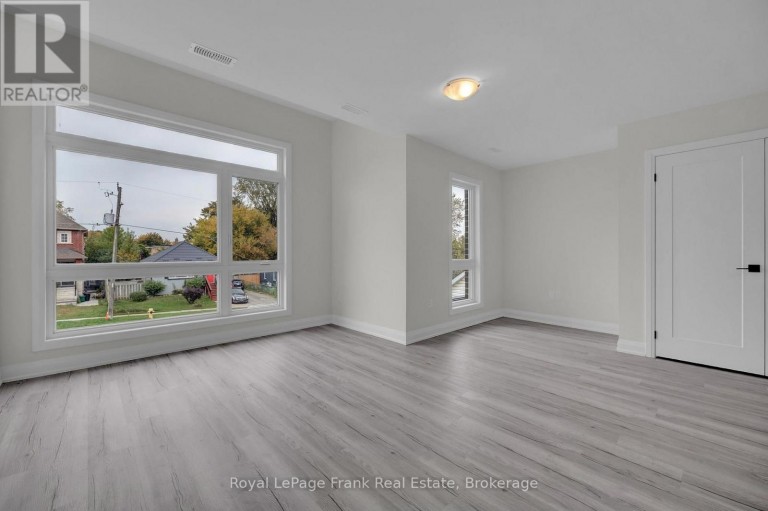 321 ANDERSON AVENUE, Oshawa (McLaughlin), Ontario, L1J2N8