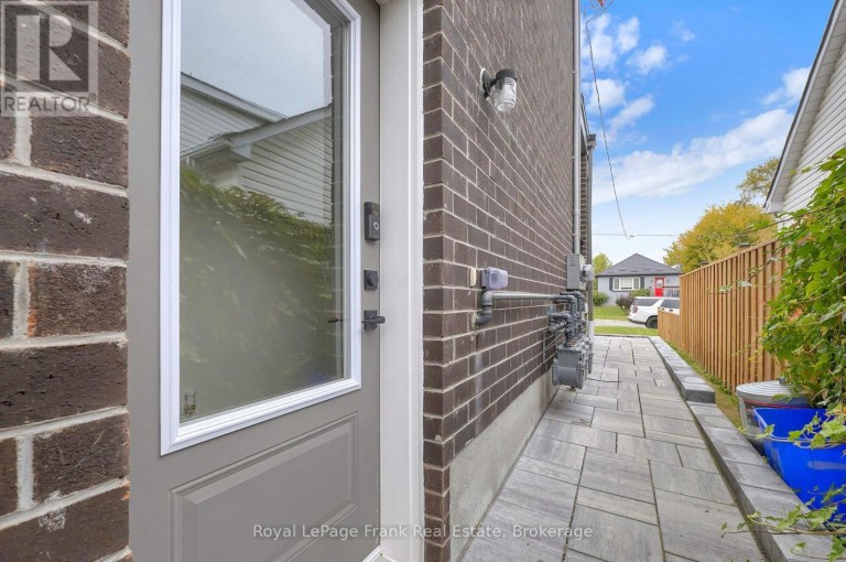 321 ANDERSON AVENUE, Oshawa (McLaughlin), Ontario, L1J2N8