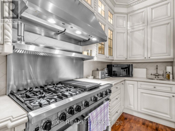 241 POPLAR PLAINS ROAD, Toronto (Casa Loma), Ontario, M4V2N8