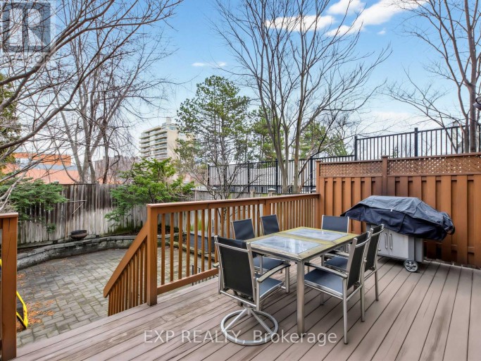 241 POPLAR PLAINS ROAD, Toronto (Casa Loma), Ontario, M4V2N8