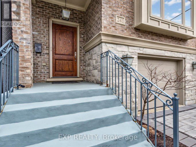 241 POPLAR PLAINS ROAD, Toronto (Casa Loma), Ontario, M4V2N8