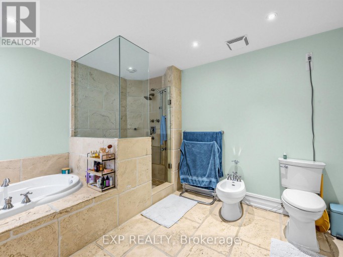 241 POPLAR PLAINS ROAD, Toronto (Casa Loma), Ontario, M4V2N8