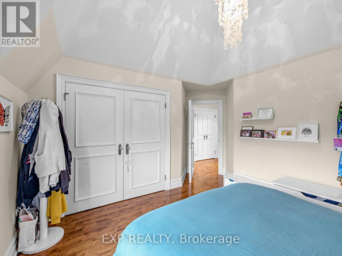 241 POPLAR PLAINS ROAD, Toronto (Casa Loma), Ontario, M4V2N8